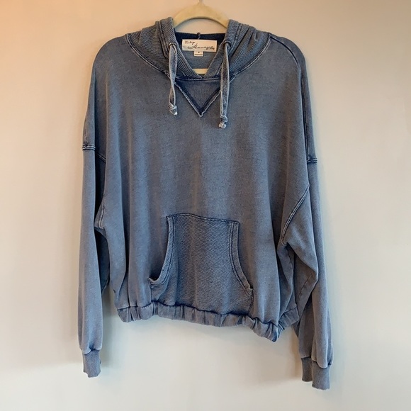 💕HP💕Vintage Havana light denim wash long sleeve hoodie - Picture 4 of 15